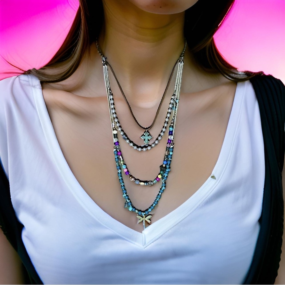 Absolutely beautiful tiered necklace